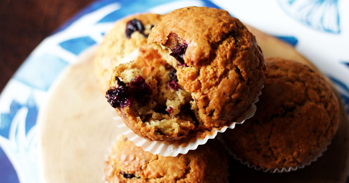 Muffinki z dżemem porzeczkowym i gorzką czekoladą