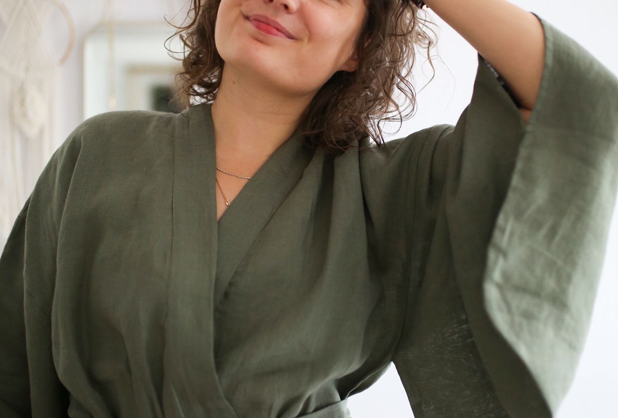 Homewear w rytmie slow: lniane kimono Fika-Brand