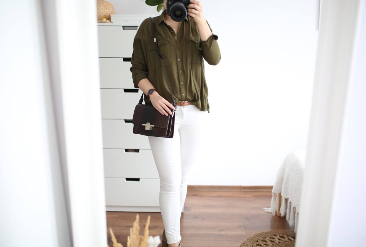 Capsule wardrobe style: białe spodnie na kilka(naście) sposobów